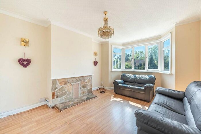 3 Bedroom Maisonette To Rent In Woodgrange Close, Kenton, Harrow, HA3