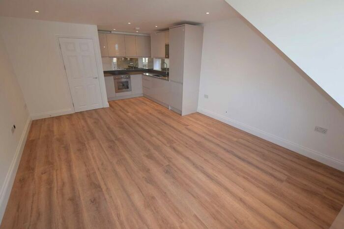 2 Bedroom Flat To Rent In Queens Avenue, London N10
