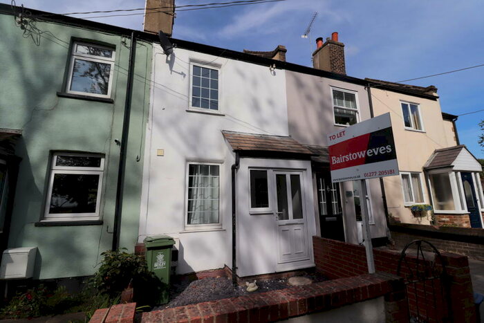 3 Bedroom Cottage To Rent In Coxtie Green - Brentwood, CM14