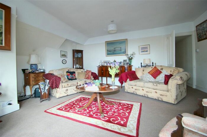 1 Bedroom Property To Rent In Station Road, Gerrards Cross, Buckinghamshire, SL9