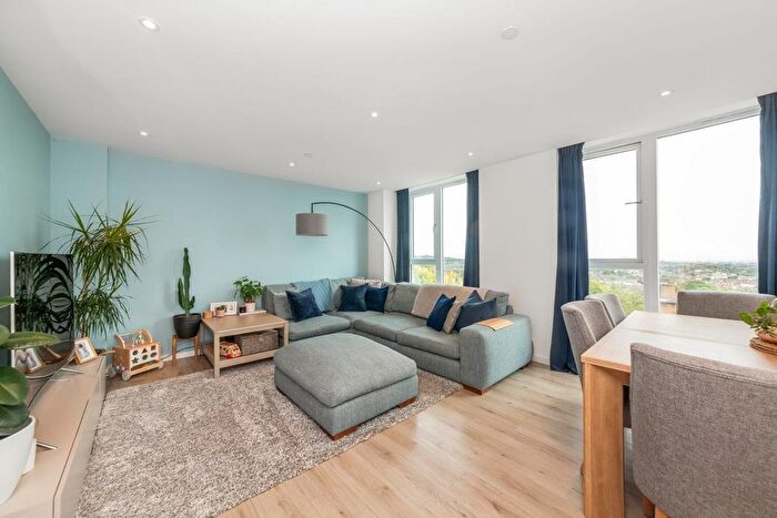 4 Bedroom Flat For Sale In Beulah Hill, Crystal Palace, London, SE19