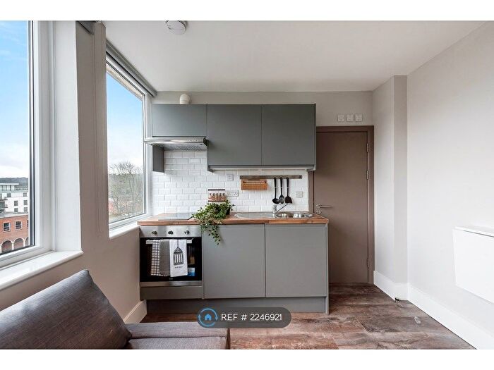 Studio To Rent In South Street, Romford, RM1