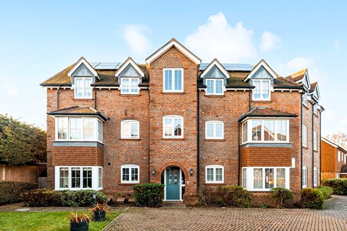 2 Bedroom Flat For Sale In Brookfield Close, Horsham, RH12