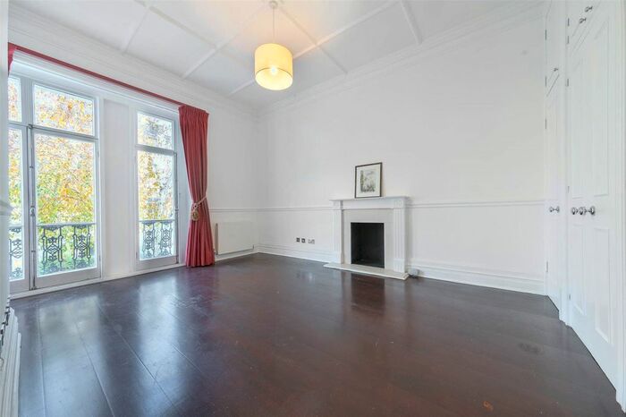 3 Bedroom Flat To Rent In Sumner Place, London, SW7