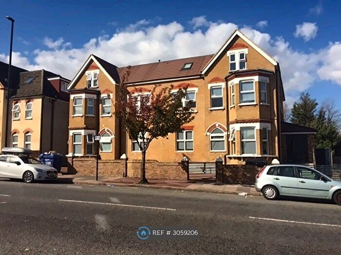 3 Bedroom Flat To Rent In Southwood Road, London, SE9