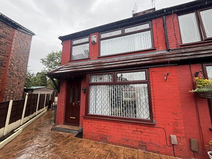 3 Bedroom End Of Terrace House For Sale In Ross Avenue, Oldham, OL9