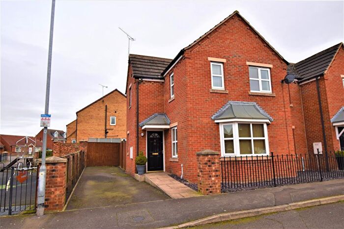 3 Bedroom Semi-Detached House To Rent In Temple Road, Scunthorpe, DN17