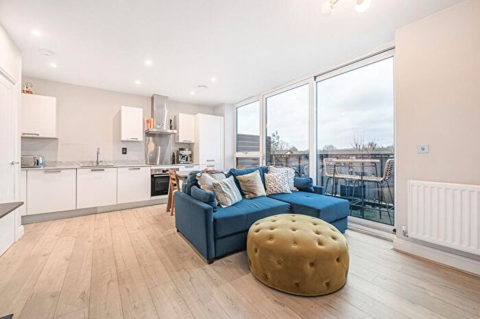 1 Bedroom Flat For Sale In East Street, Imperial House, KT17