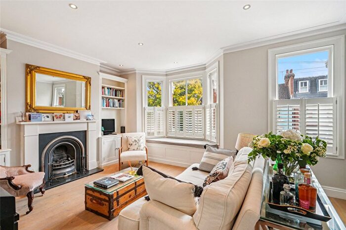 3 Bedroom Flat For Sale In Queensmill Road, Fulham, London, SW6