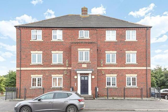 2 Bedroom Apartment To Rent In Warbler Close, Fairford Leys, HP19