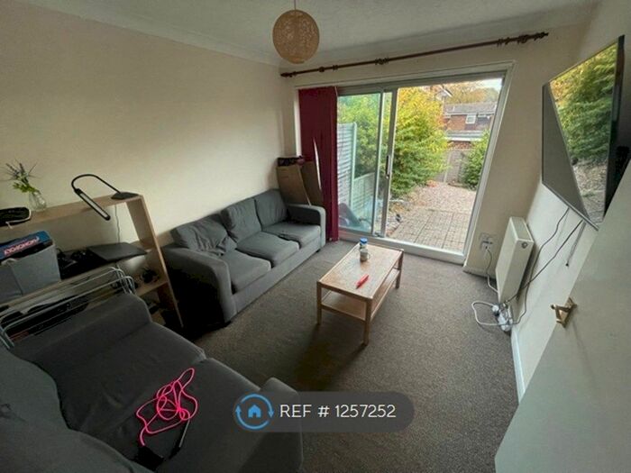 4 Bedroom Semi-Detached House To Rent In Kemsing Gardens, Canterbury CT2