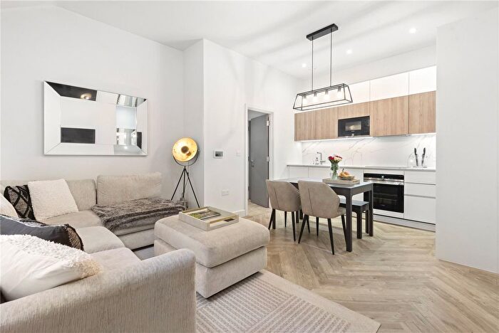 1 Bedroom Flat For Sale In Holt Gardens, London, SW17