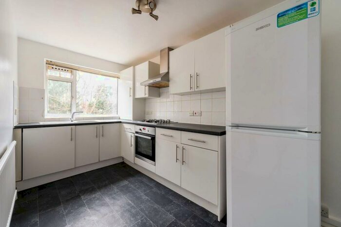 3 Bedroom Flat To Rent In Radcliffe Road, East Croydon, Croydon, CR0
