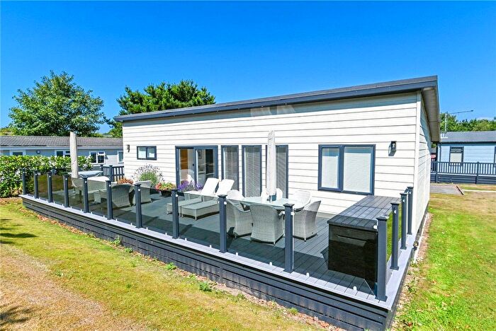 2 Bedroom Park Home For Sale In Amberwood, Shorefield Country Park, SO41