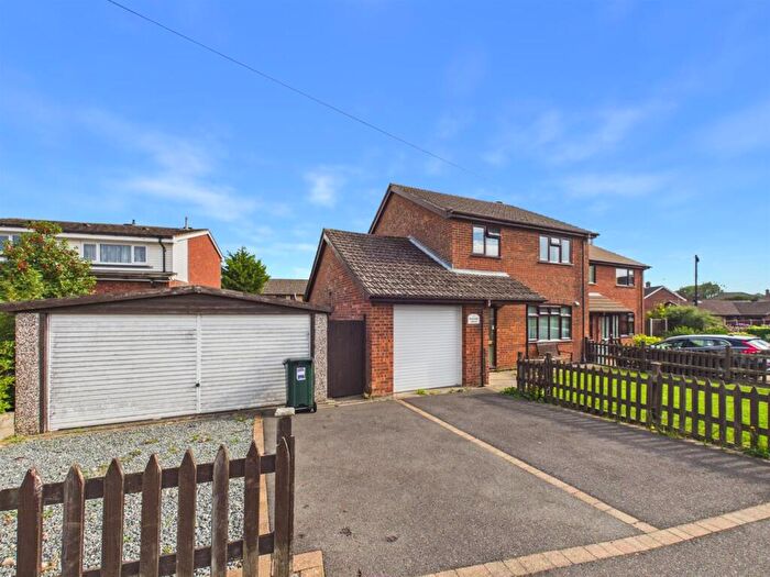 3 Bedroom Semi-Detached House For Sale In Pasture Drive, Louth, LN11