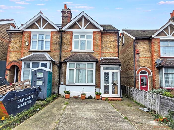 3 Bedroom Semi Detached House For Sale In Hook Road, Epsom, KT19