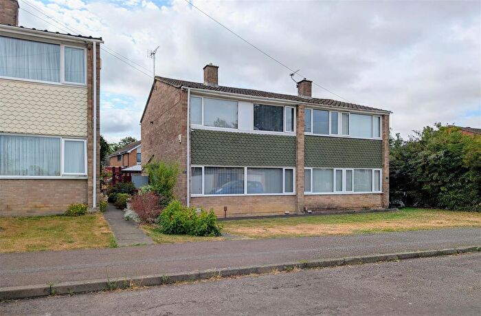 3 Bedroom Semi-detached House For Sale In Pearwood Way, Tuffley, Gloucester, GL4