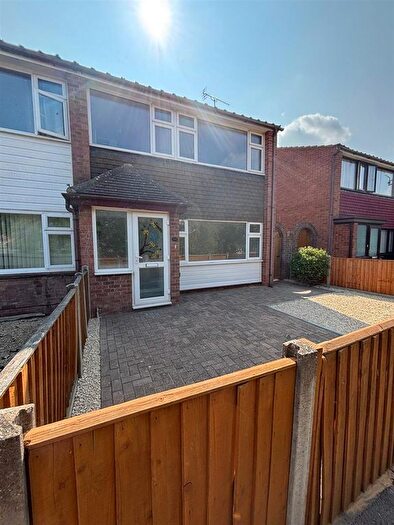 4 Bedroom Semi Detached House To Rent In Coral Close, Tuffley, Gloucester, GL4