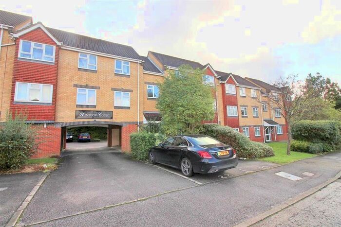 1 Bedroom Flat To Rent In Windsor Court, Borehamwood, Herts, WD6