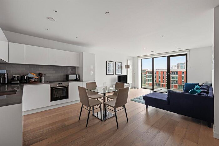 2 Bedroom Apartment For Sale In Fairwater House, Bonnet St, E16