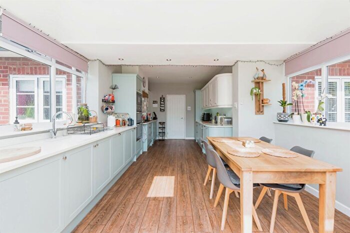2 Bedroom Detached Bungalow For Sale In Lichfield Street, Fazeley, Tamworth, B78