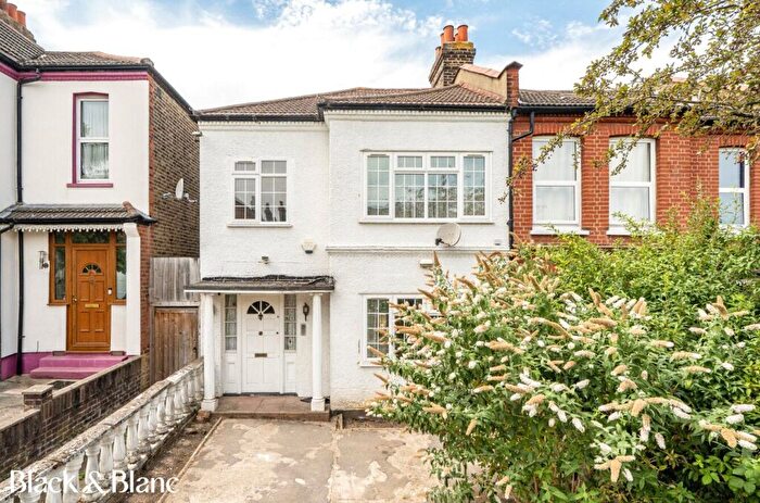 3 Bedroom End Of Terrace House For Sale In Wellmeadow Road, London, SE6