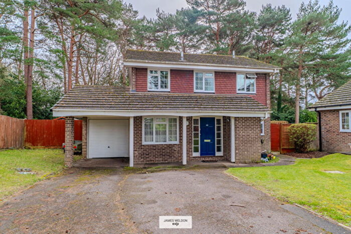 4 Bedroom Detached House For Sale In Mountbatten Drive, Ferndown, BH22