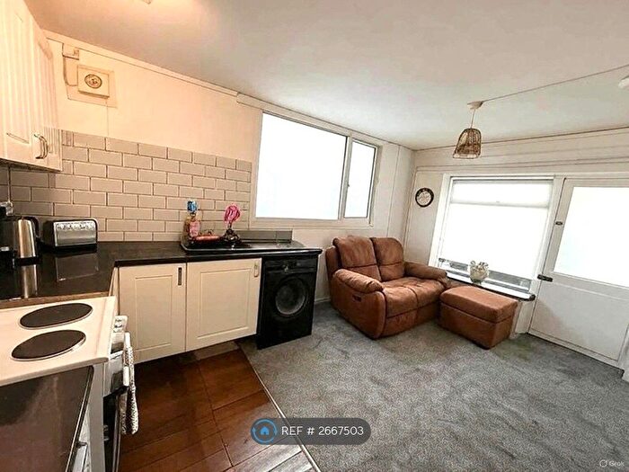 1 Bedroom Flat To Rent In Creek Road, Hayling Island, PO11