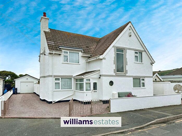 4 Bedroom Detached House For Sale In First Avenue, Prestatyn, LL19