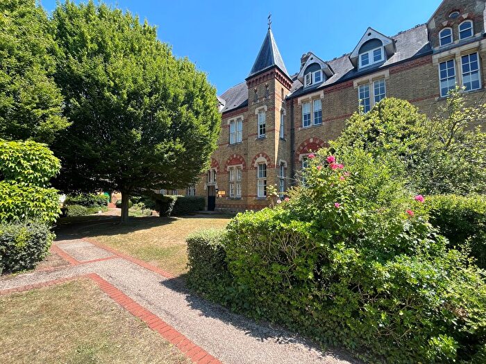 2 Bedroom Flat For Sale In Aston Close, Watford, WD24
