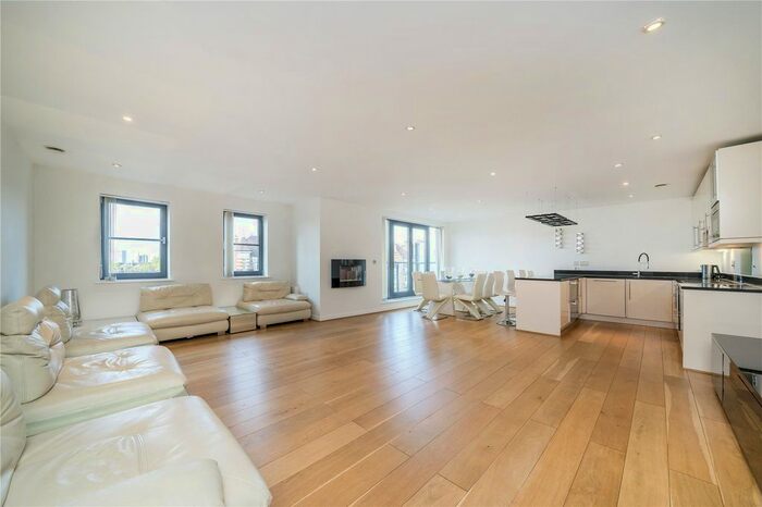 3 Bedroom Flat To Rent In Maida Vale, London, W9