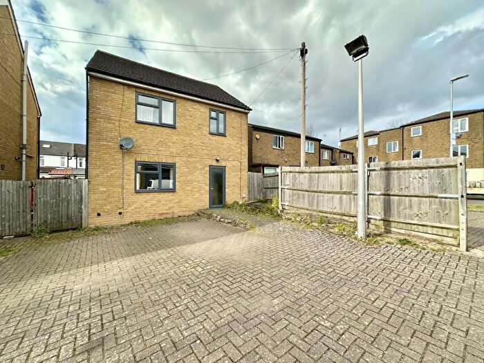 3 Bedroom Detached House For Sale In Copthorne Mews, Hayes, UB3