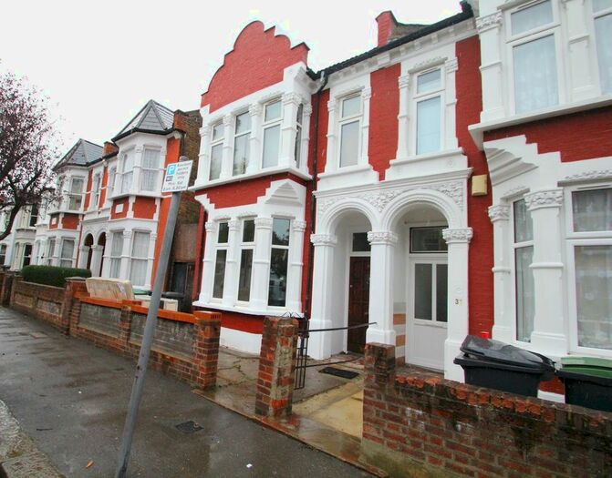 Semi-Detached House To Rent In Lausanne Road, London, N8