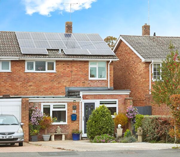 3 Bedroom Semi-Detached House For Sale In Avondown Road, Durrington, Salisbury, SP4