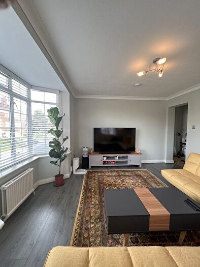 2 Bedroom Flat To Rent In Finchley Court Ballards Lane, London, N3