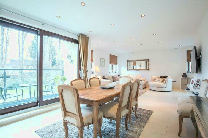 2 Bedroom Apartment To Rent In Aylmer Road, London, N2