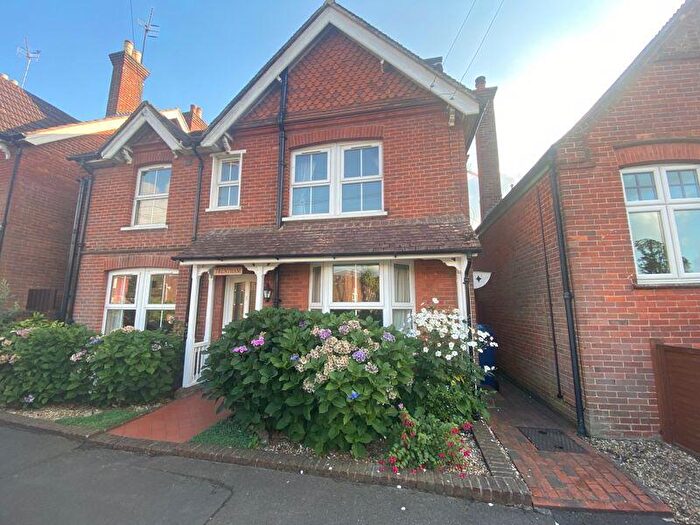 2 Bedroom Flat For Sale In Victoria Road, Cranleigh, GU6