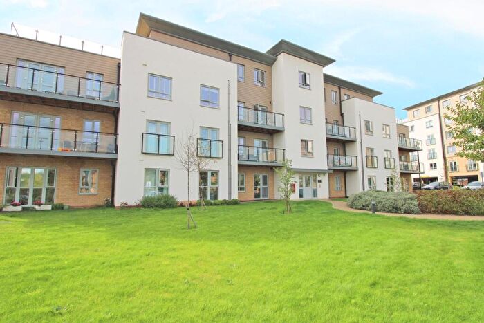 2 Bedroom Apartment To Rent In Fleming Place, Bracknell, Berkshire, RG12