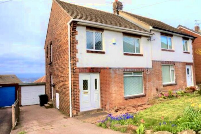 3 Bedroom Semi-Detached House To Rent In Garsdale Road, Huddersfield, HD4