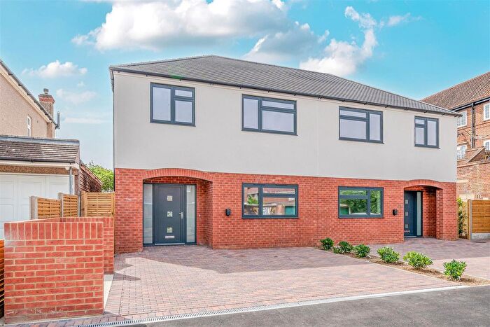 3 Bedroom Semi-Detached House To Rent In Hurlingham Road, Bexleyheath, DA7