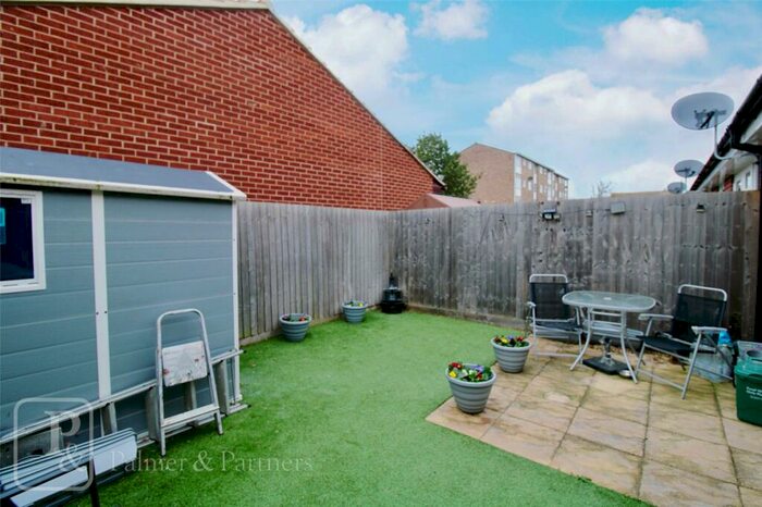 1 Bedroom Bungalow For Sale In Luff Way, Walton On The Naze, Essex, CO14