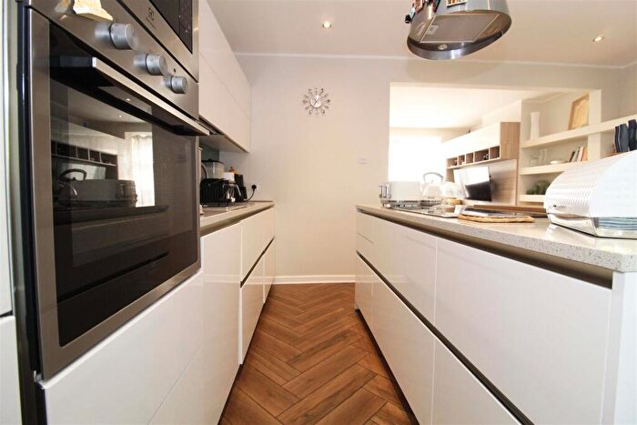 2 Bedroom House For Sale In Pylbrook Road, Sutton, SM1