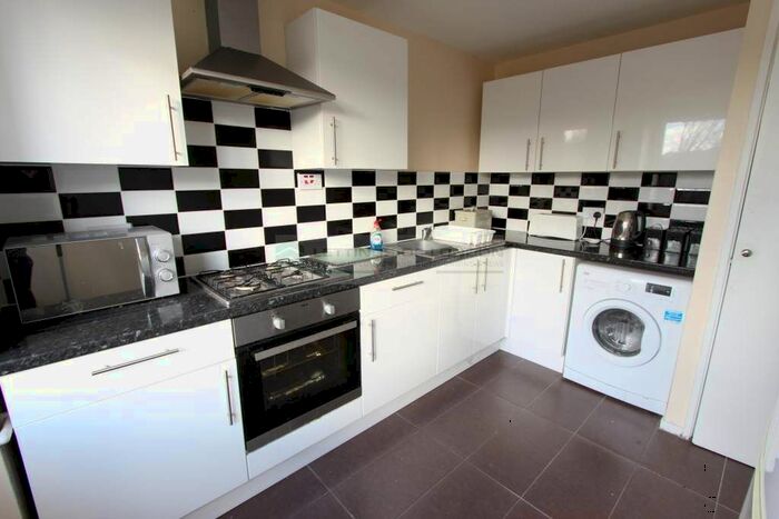 2 Bedroom Flat To Rent In Crescent Road, London, N22