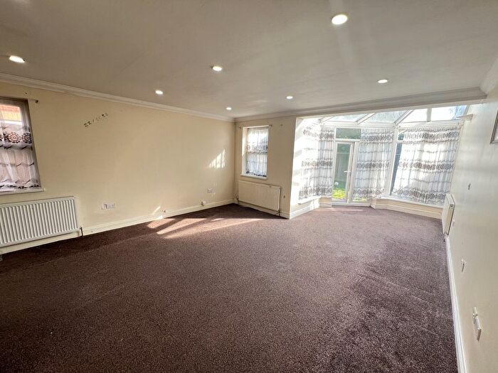 4 Bedroom Semi-Detached House To Rent In Hayre Drive, Southall, UB2