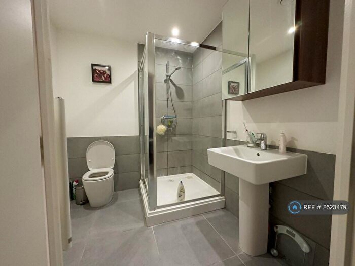 2 Bedroom Flat To Rent In Adenmore Road, London, SE6