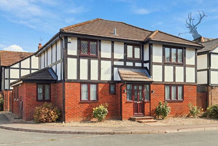 4 Bedroom Detached House For Sale In Canterbury Close, Chigwell, IG7