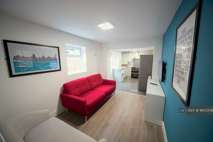 5 Bedroom Semi-Detached House To Rent In Hannan Road, Liverpool, L6