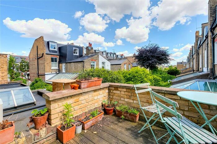 1 Bedroom Flat To Rent In Waldemar Avenue, Fulham, SW6