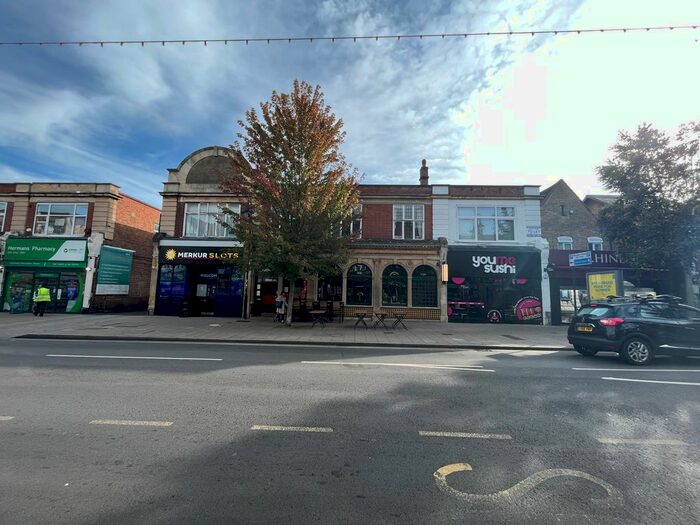 3 Bedroom Flat To Rent In High Street, New Malden, KT3