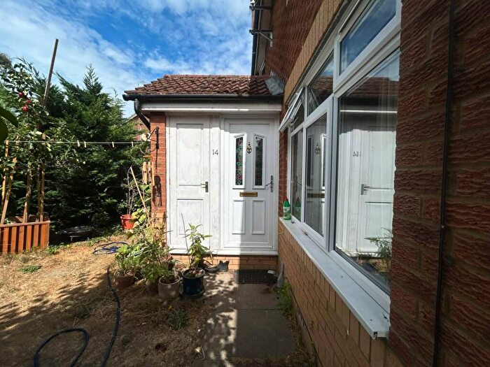 1 Bedroom Terraced House For Sale In Master Close, Woodley, Berkshire, RG5
